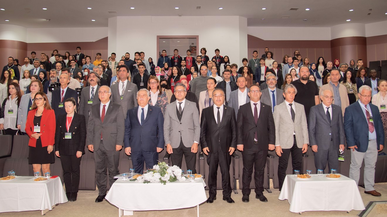 “Evreni Anlama Sanatı: Temel Bilimler Kongresi” Selçuk Üniversitesi ev sahipliğinde başladı